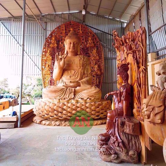 Tượng Phật Bổn Sư Lớn Nhất Việt Nam Bằng Gỗ Mít